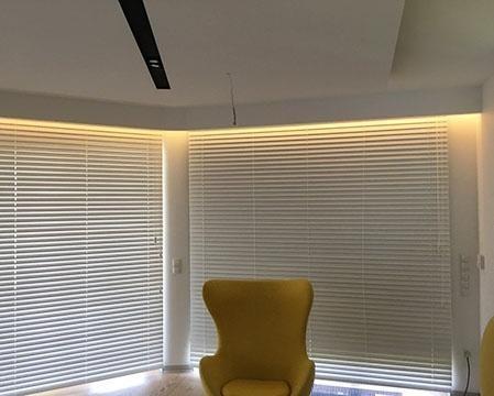 Montaż żaluzji drewnianych 50 mm